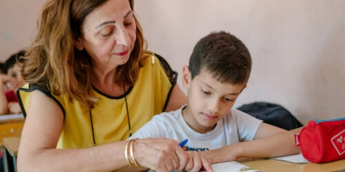 Caritas International België Huiswerkklassen voor kansarme Libanese kinderen en vluchtelingen (Zuid-Libanon)