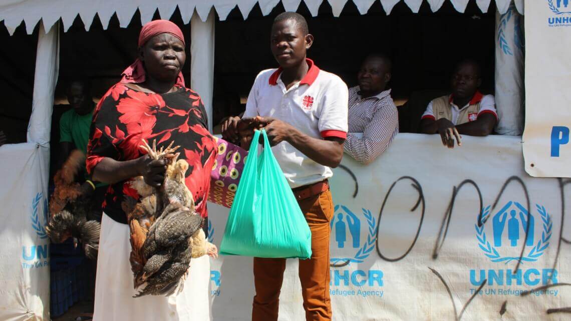 Caritas International België Kippen voor een betere toekomst in Oegandese vluchtelingenkampen
