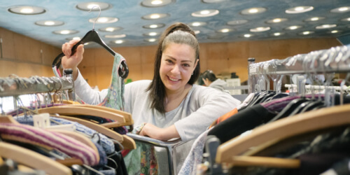 Caritas International Belgique Les soldes solidaires : donnez du cœur à vos vêtements