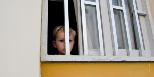 Détention d’enfants pour des raisons de migration : le gouvernement face à ses contradictions