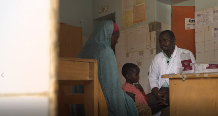 Caritas International België Niger: hoe voorkom je ondervoeding bij kinderen met de hulp van gezondheidswerkers? (video’s)