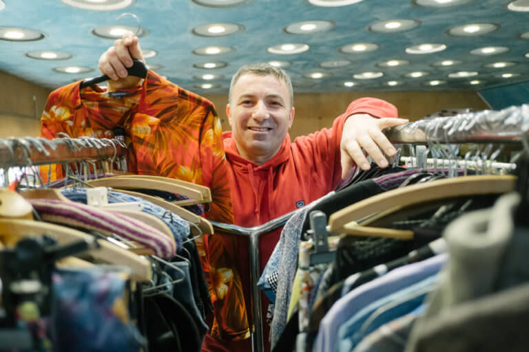 Caritas International Belgique Den Tember : une boutique pour s’habiller et se rencontrer