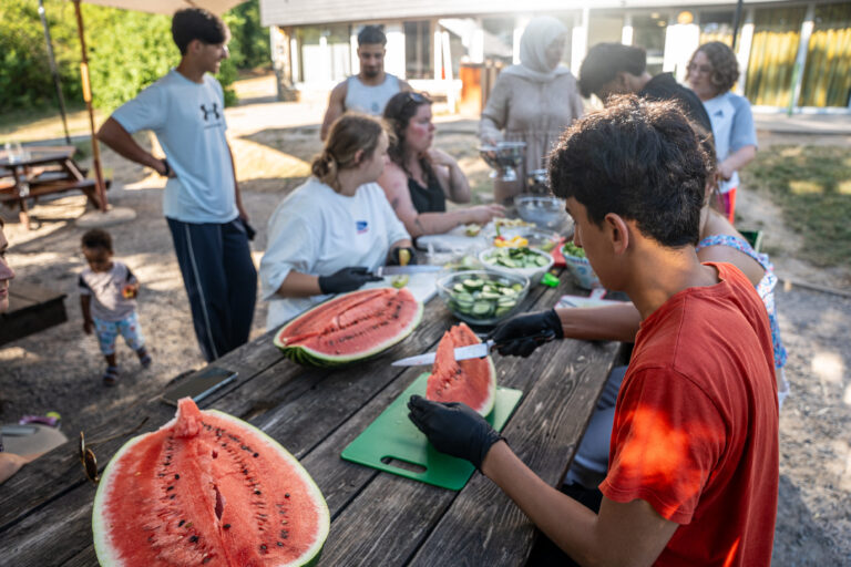 Caritas International België In Bomal vinden jongeren op de vlucht weer de ruimte om jong te zijn